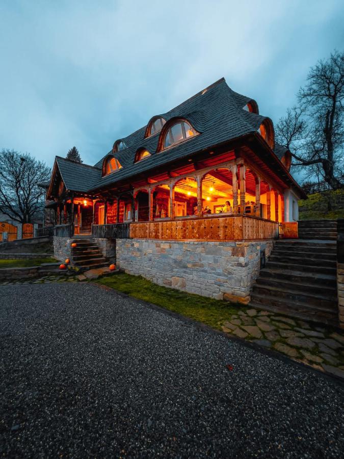 Villa Poieni 39 à Poienile Izei Extérieur photo